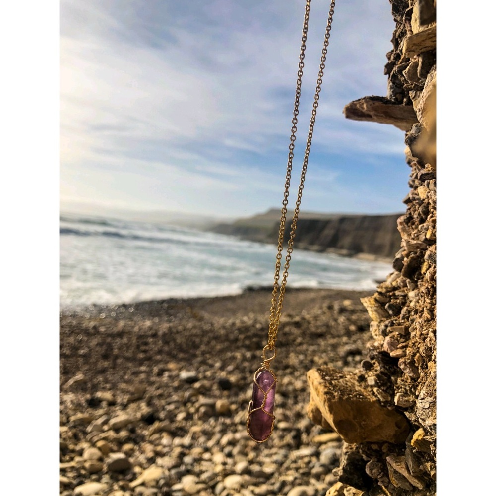 Brand New Wrapped Crystal Pendant & Gold Necklaces - Picture 5 of 5